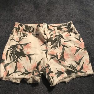 Shorts kinda like jean shorts not quite